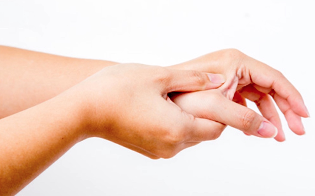 Síntomas de rizartrosis del pulgar: dolor en la articulación trapeciometacarpiana
